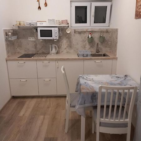 דירות חוואר Ivka מראה חיצוני תמונה