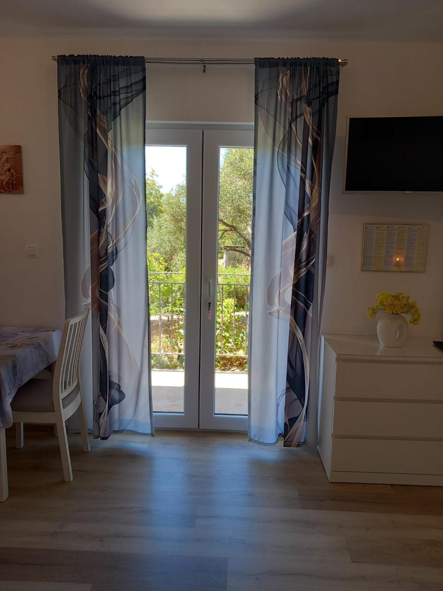 דירות חוואר Ivka מראה חיצוני תמונה